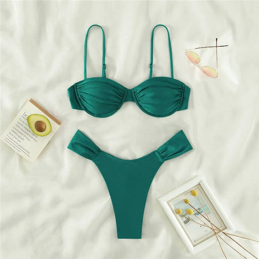 Maillot de bain vert 2 pièces de couleur verte foncée rappelant les couleurs de la forêt 